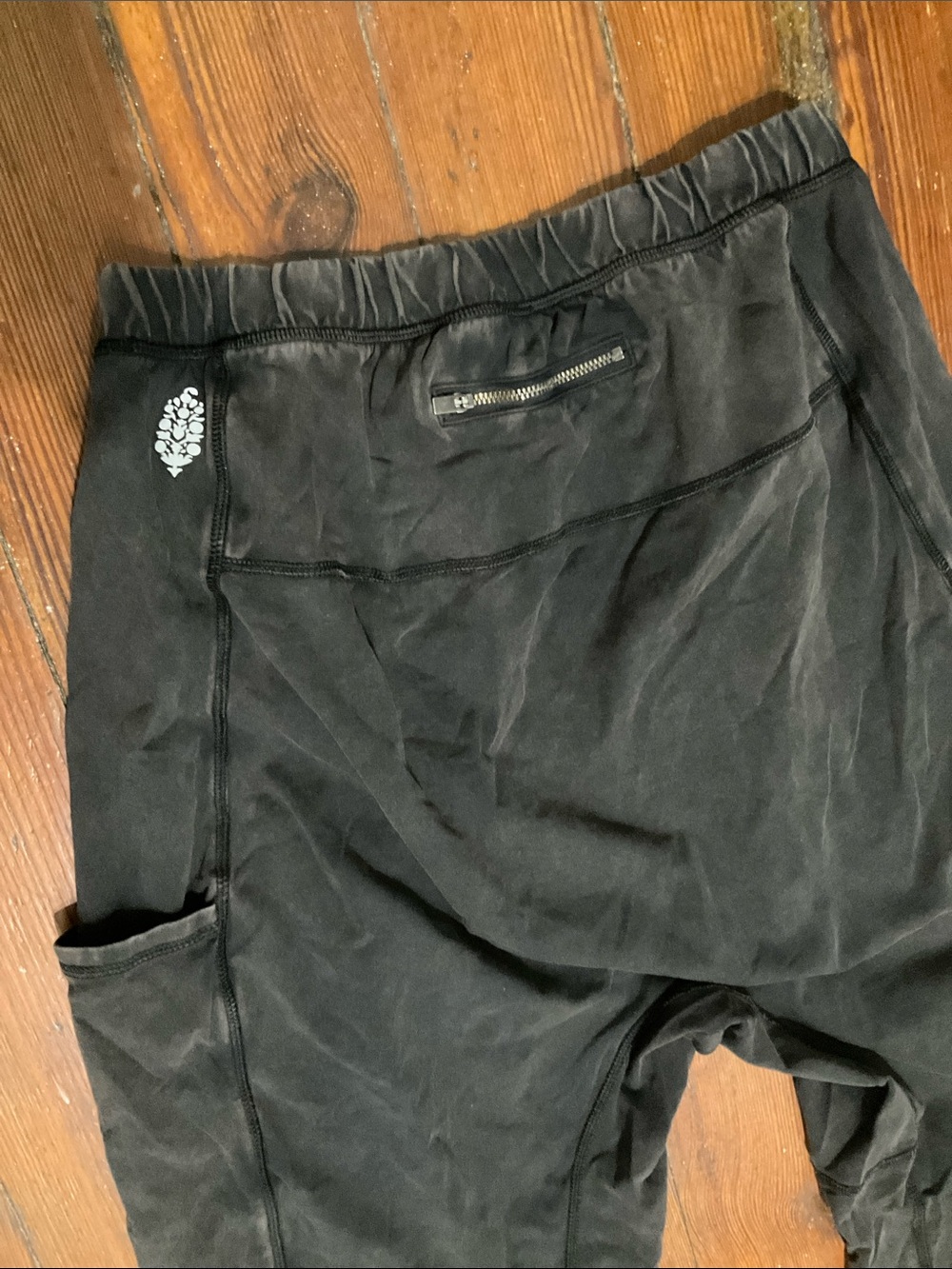 Free People Movement Hot Shot Pants Washed Black SZ M - Picture 5 of 6